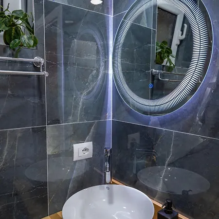 Crown Hf Appartement Ksamil