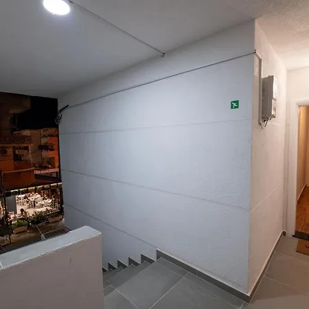 Crown Hf Apartamento *