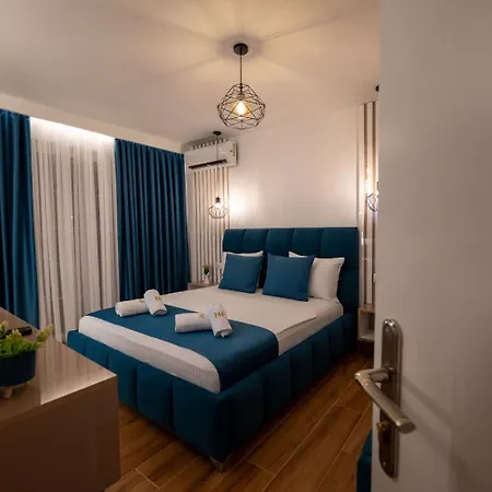 Crown Hf Apartment