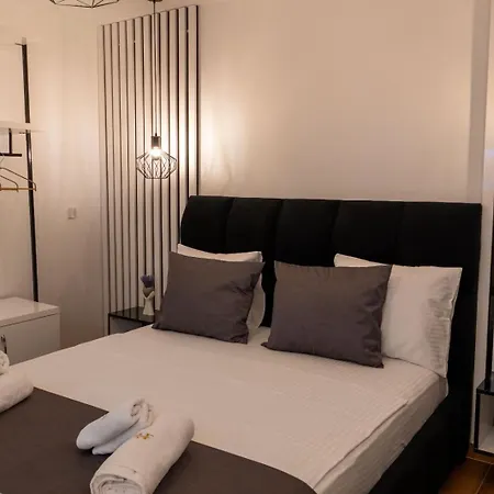 Crown Hf Apartment